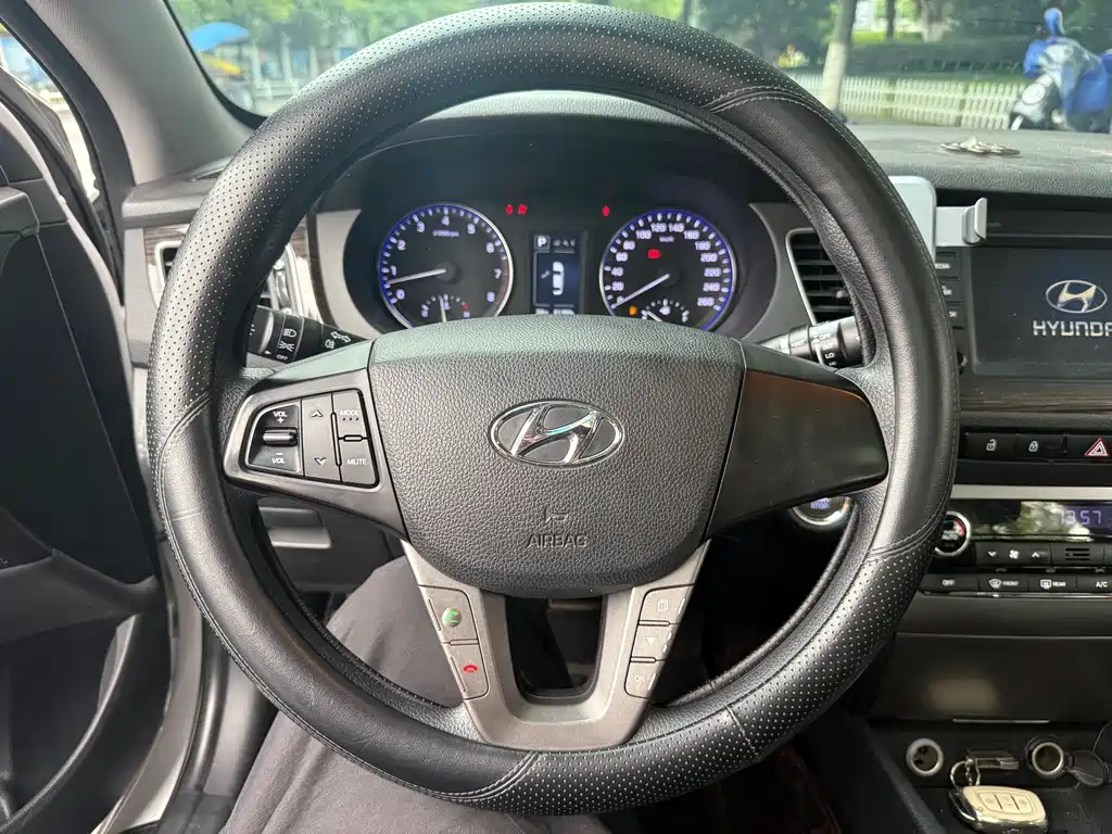 Hyundai Mistra 2016 1.6T AT GLS