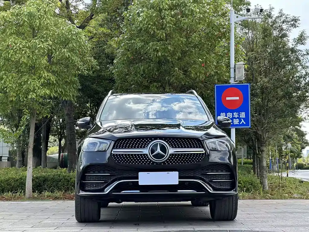 Mercedes-Benz GLE (Import) — миниатюра 2