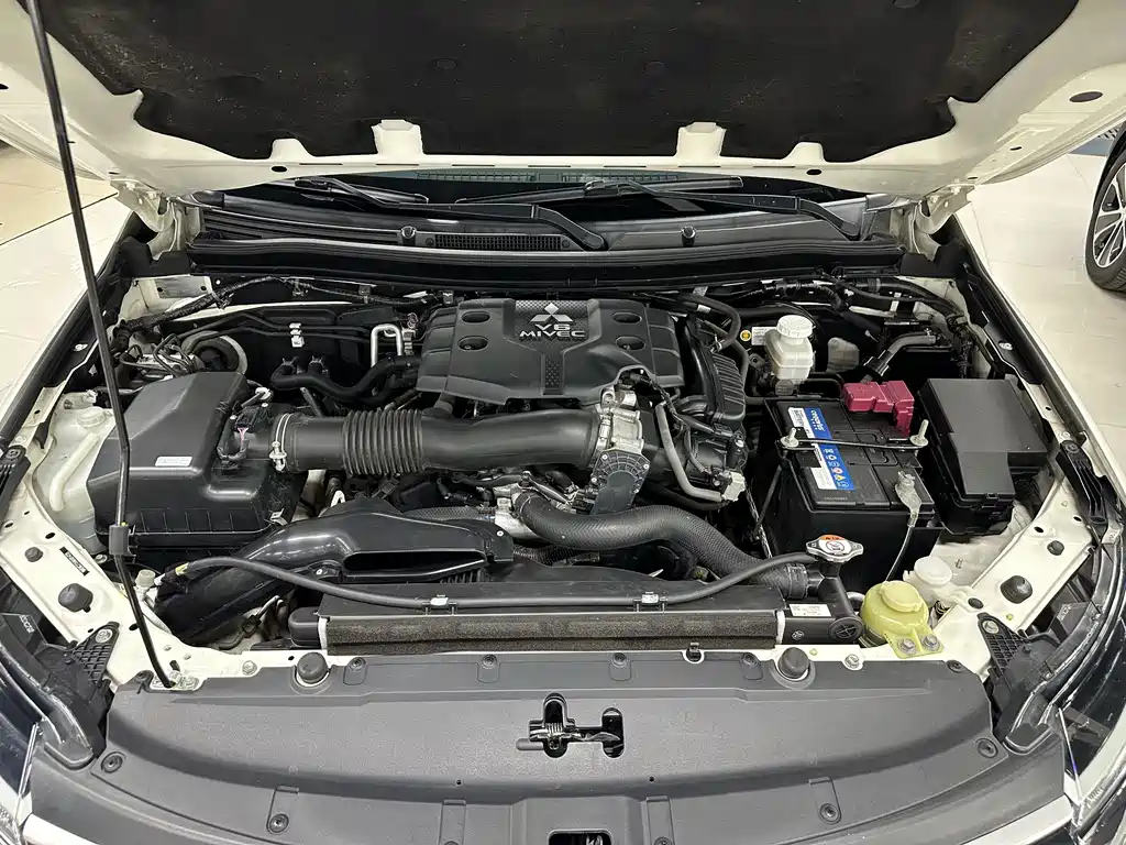 Mitsubishi Pajero Sport (Import) — миниатюра 11