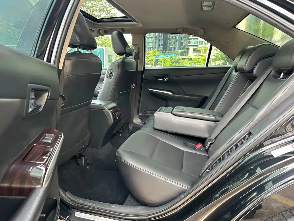 Toyota Camry — миниатюра 5