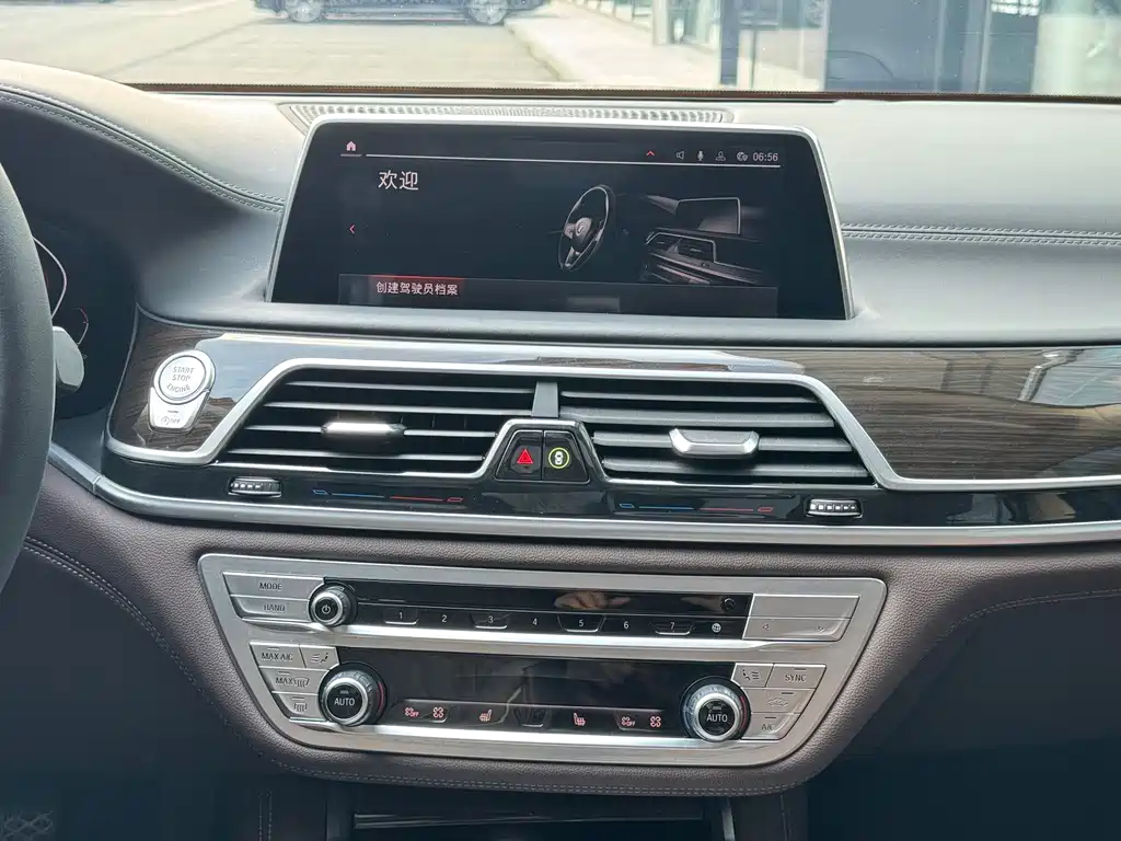 BMW 7 Series — миниатюра 12
