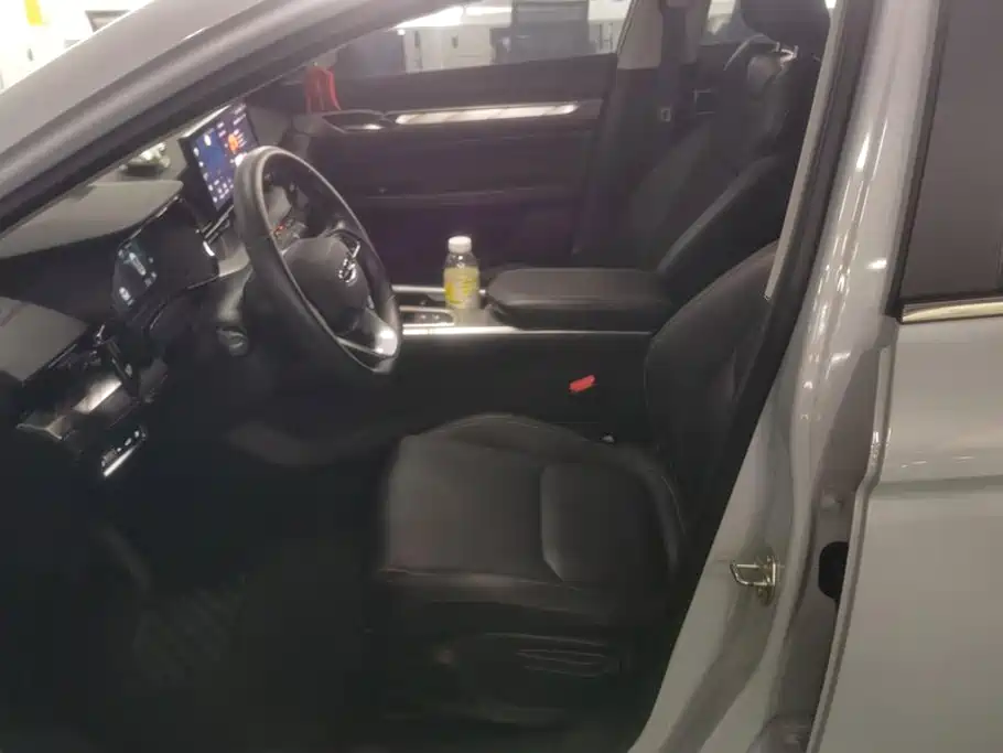 Geely L HiP — миниатюра 9