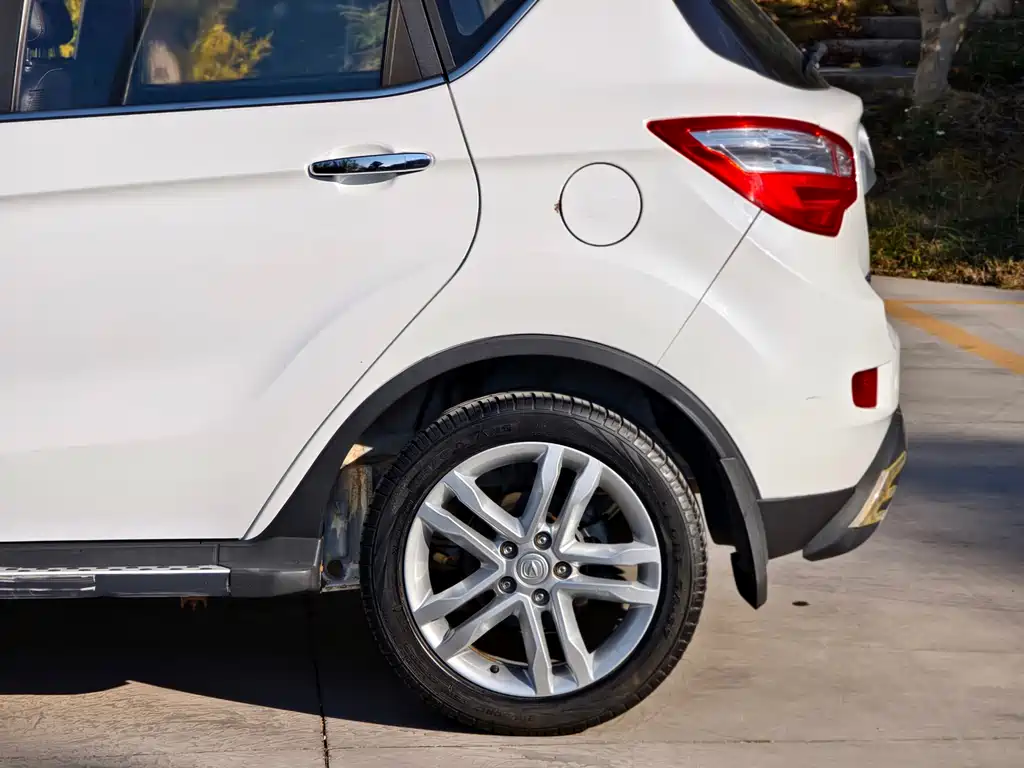 Changan CS35 2015 1.6L AT Luxury V