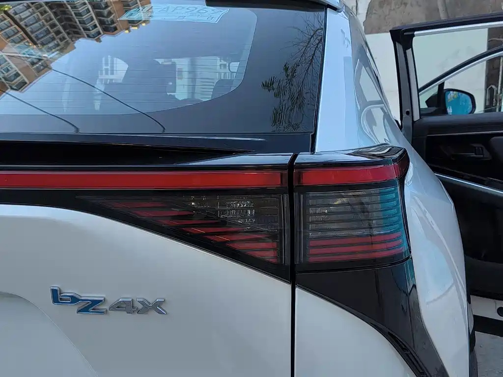 Toyota bZ4X — миниатюра 20