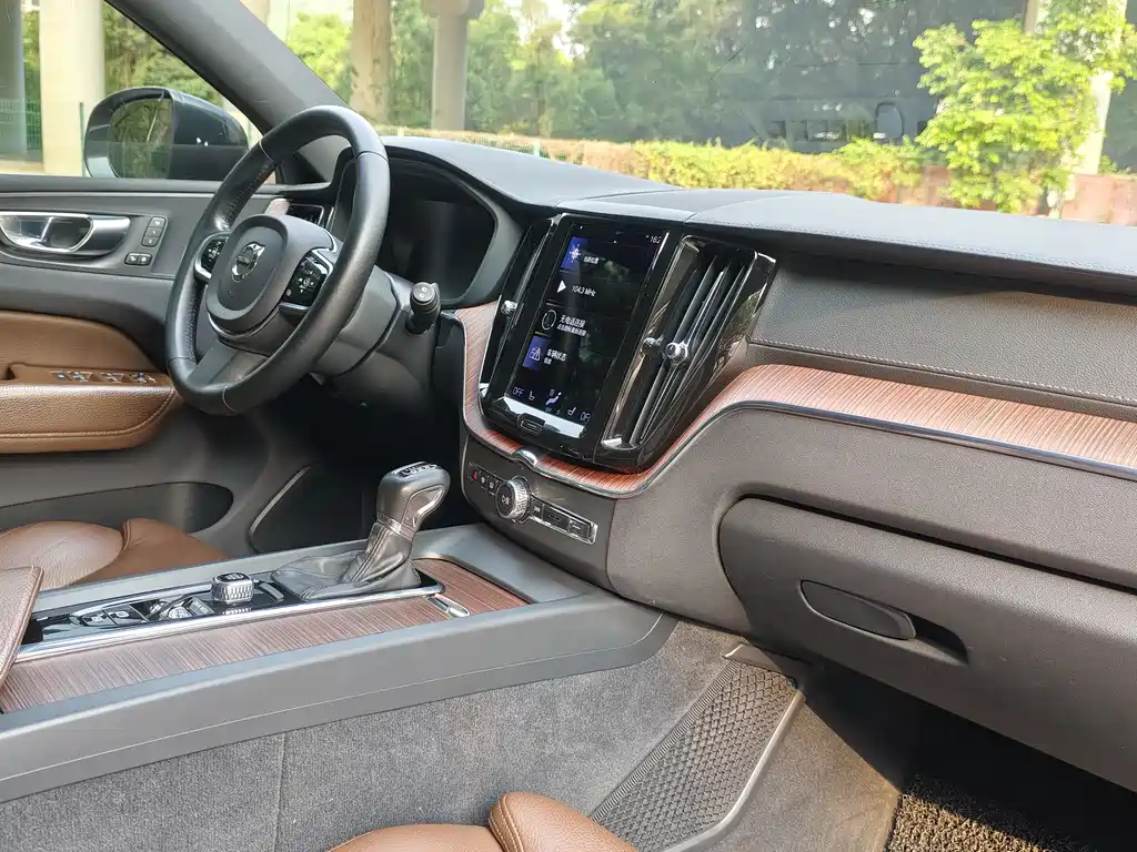 Volvo XC60 2021 T5 Luxury