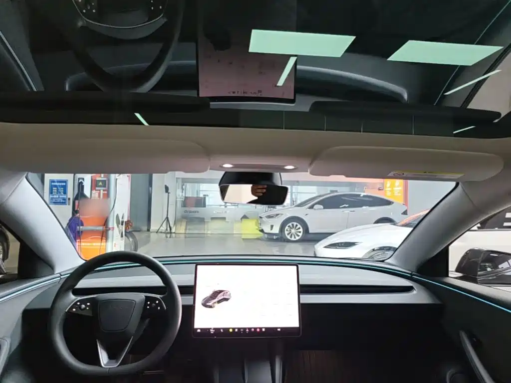Tesla Model 3 — миниатюра 18