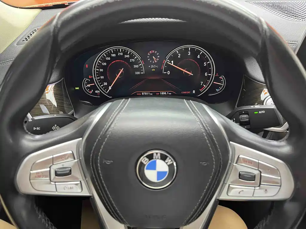 BMW 7 Series — миниатюра 10