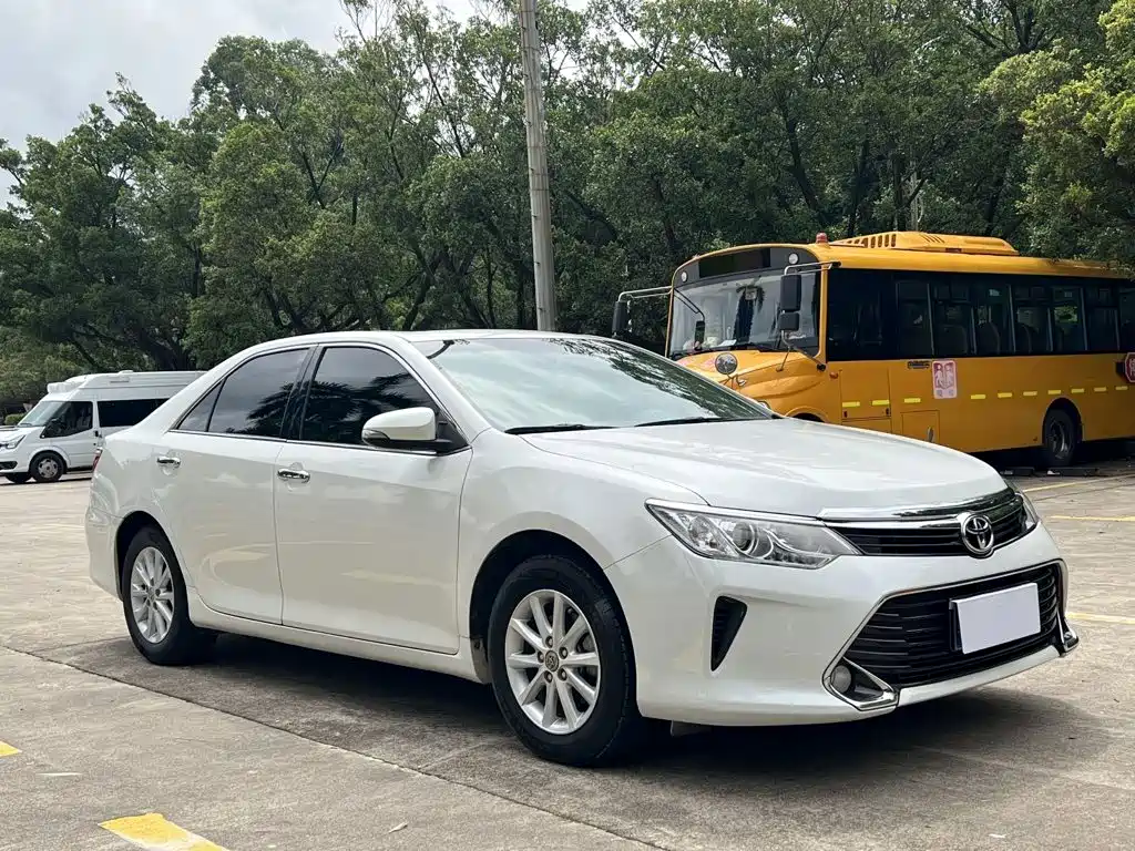 Toyota Camry — миниатюра 3