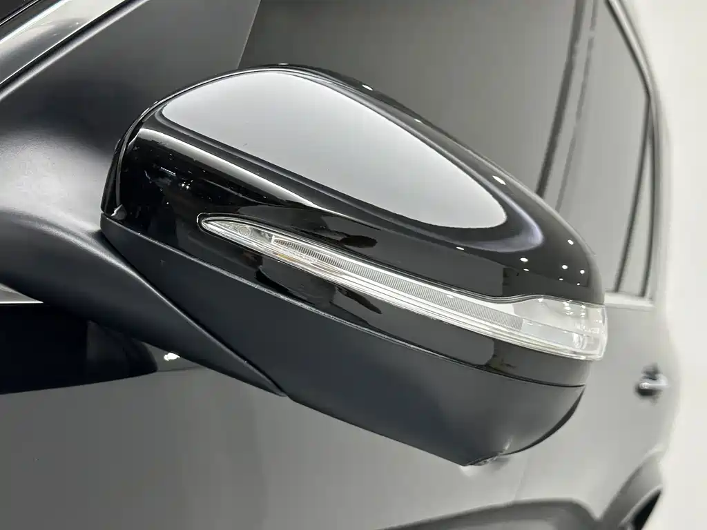 Mercedes-Benz GLE (Import) — миниатюра 23