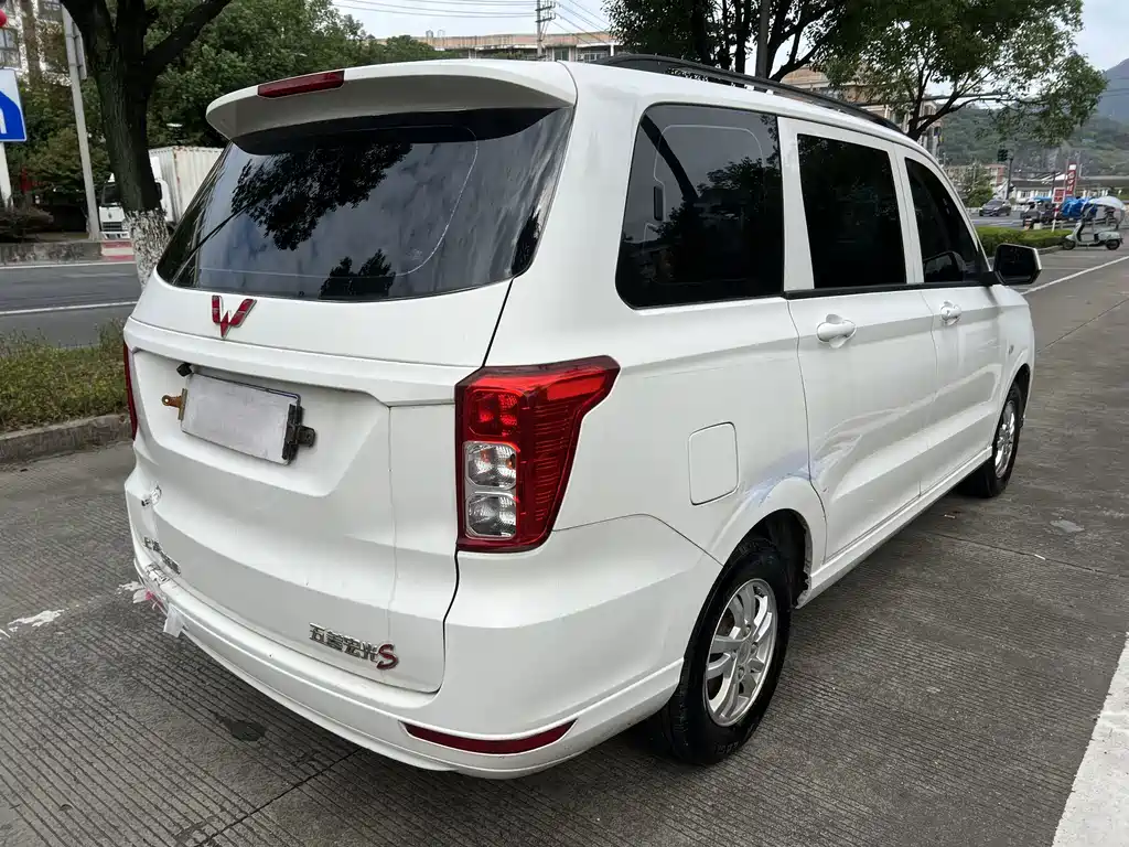 Wuling Hongguang — миниатюра 13