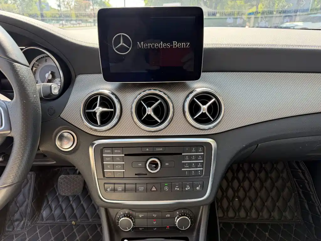 Mercedes-Benz GLA — миниатюра 9