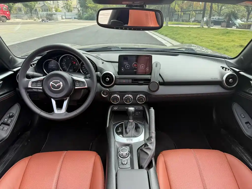 Mazda MX-5 — миниатюра 7