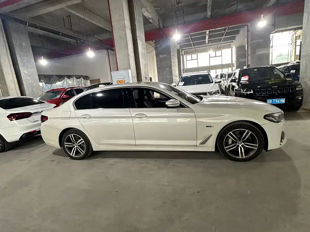 BMW 5 Series New Energy — миниатюра 3