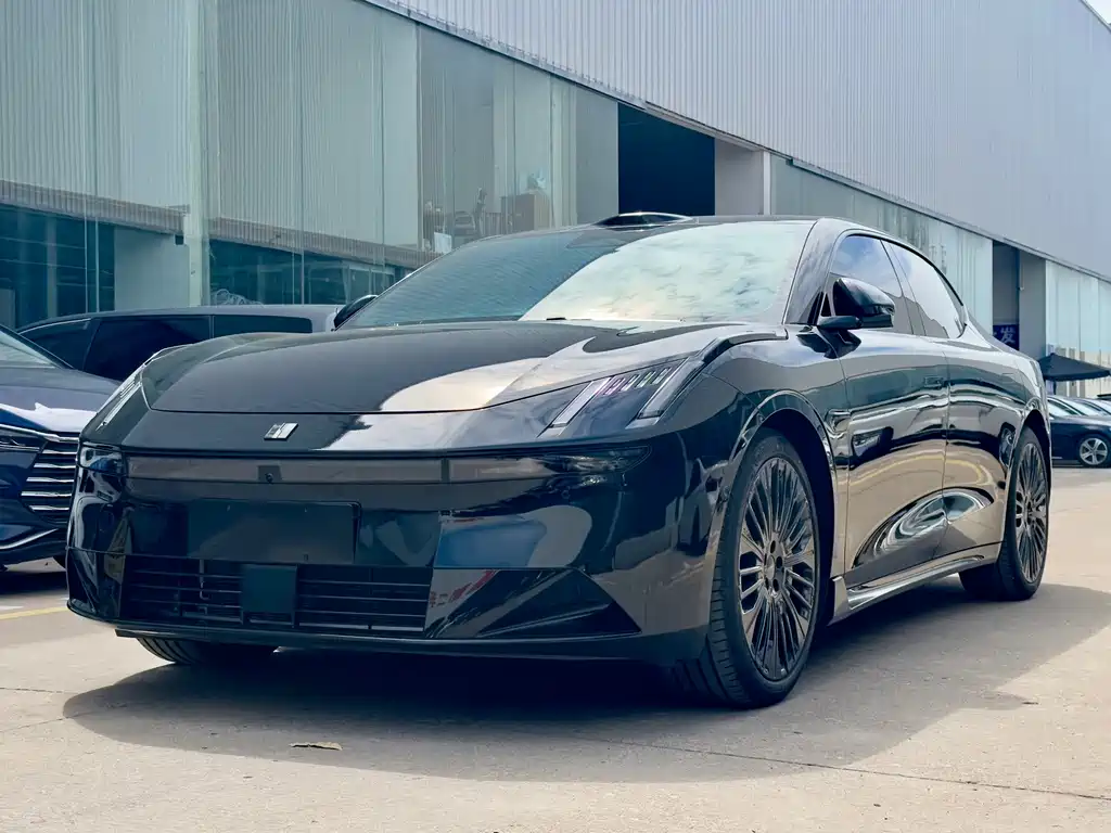 Lynk & Co 10