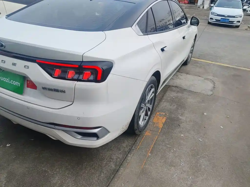 Ford Mondeo — миниатюра 8