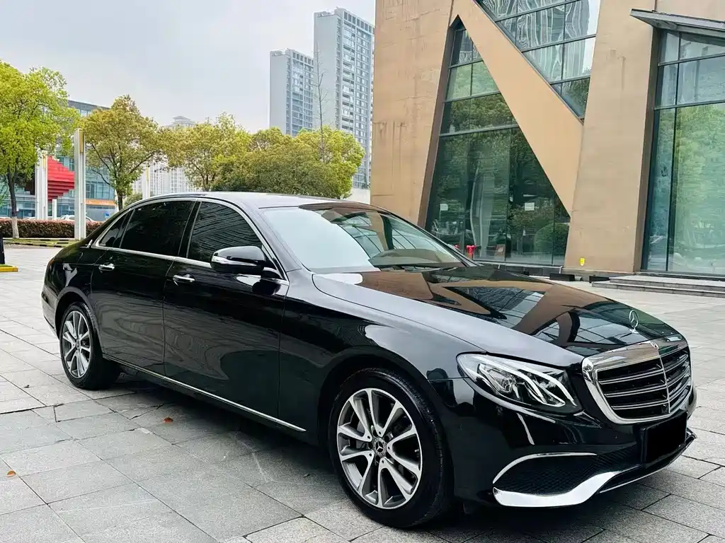 Mercedes-Benz E-Class — миниатюра 3