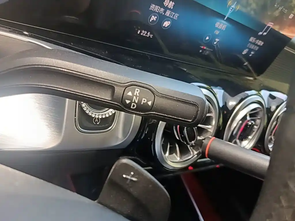 Mercedes-Benz GLB — миниатюра 14