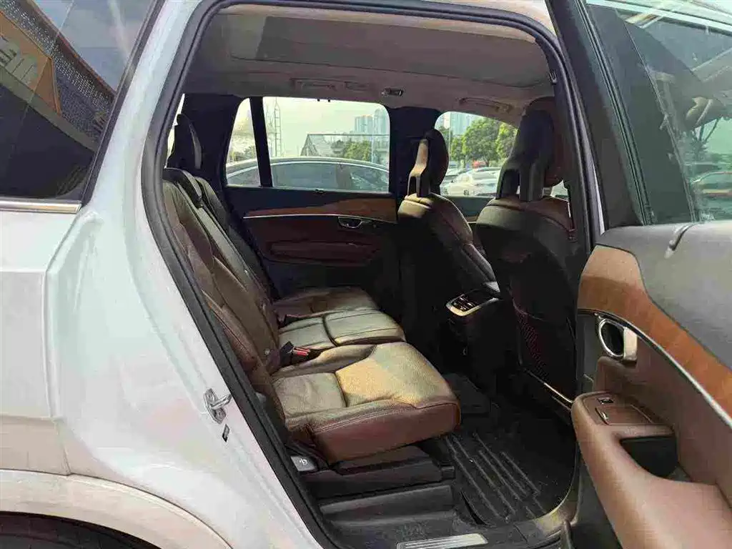 Volvo XC90 — миниатюра 6