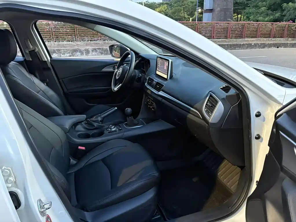 Mazda 3 Axela — миниатюра 11