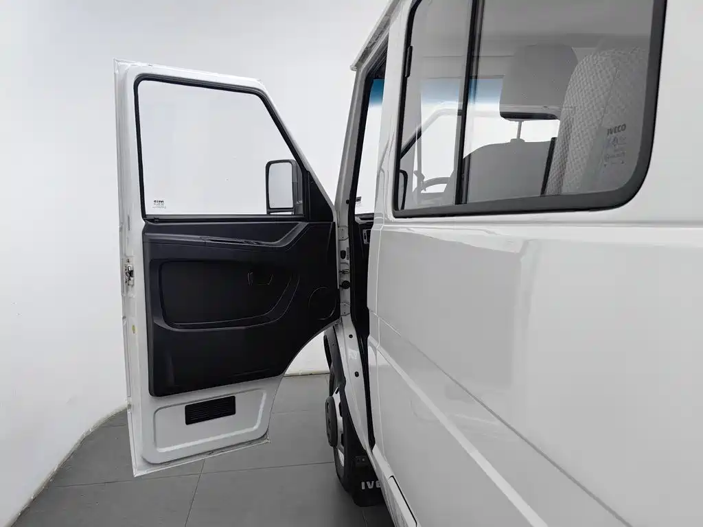 IVECO Daily — миниатюра 8