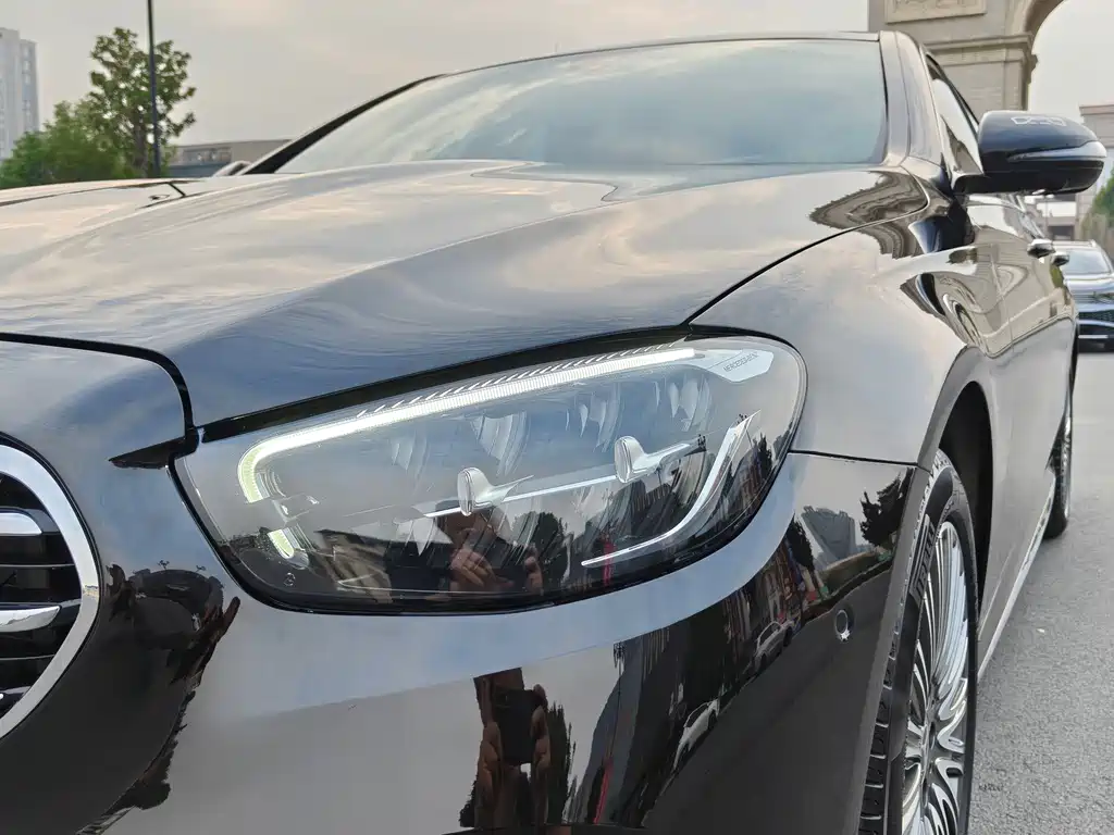 Mercedes-Benz E-Class — миниатюра 8