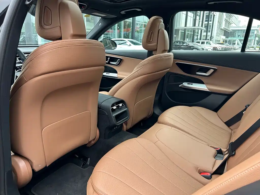 Mercedes-Benz E-Class — миниатюра 12