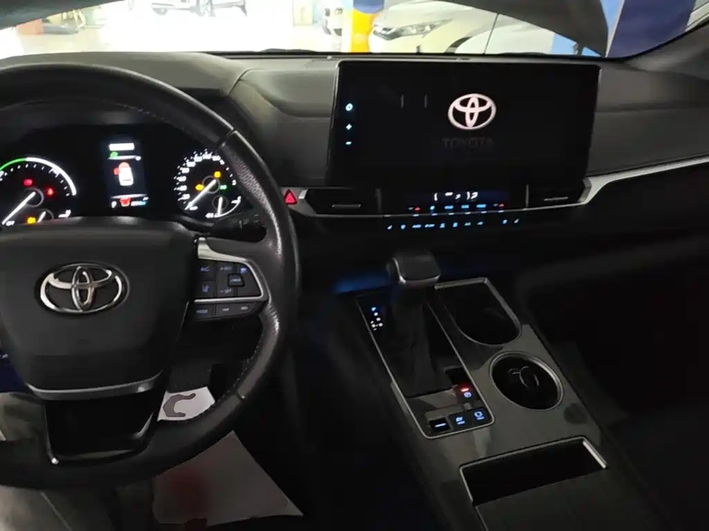 Toyota Sienna — миниатюра 10