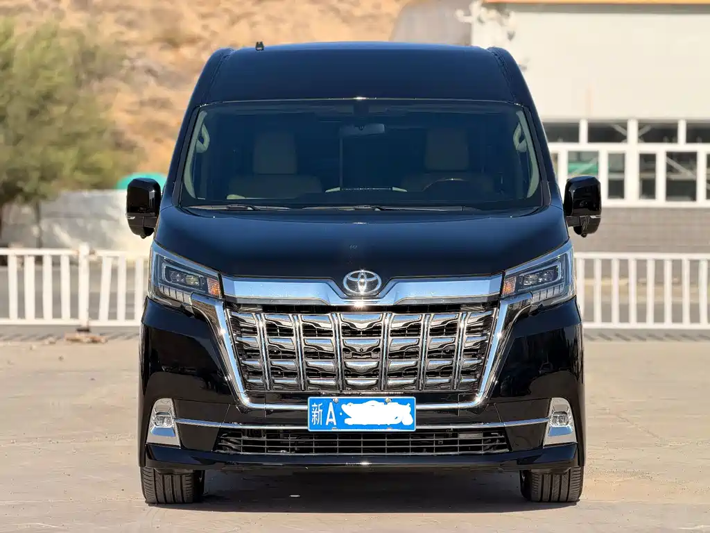Toyota Hiace — миниатюра 3
