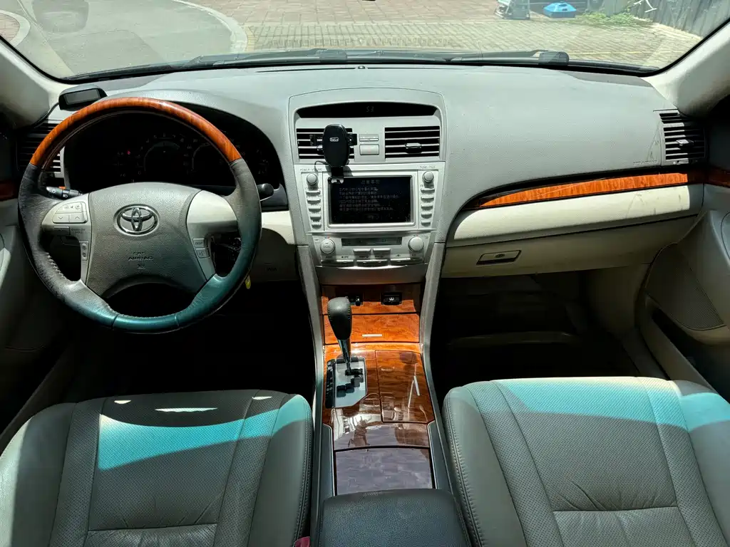 Toyota Camry — миниатюра 8