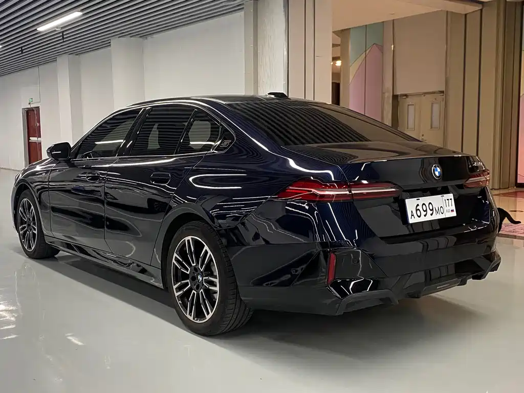 BMW 5 Series (Import) — миниатюра 16