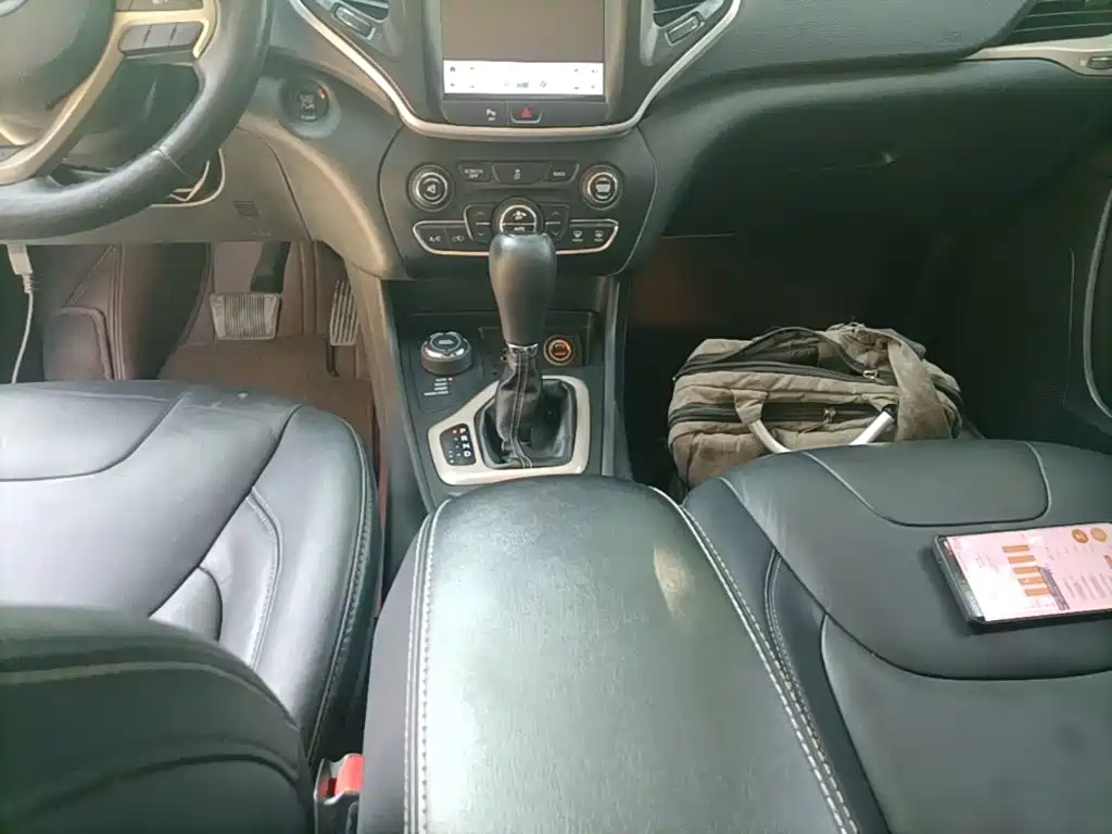 Jeep Cherokee (Import) — миниатюра 14