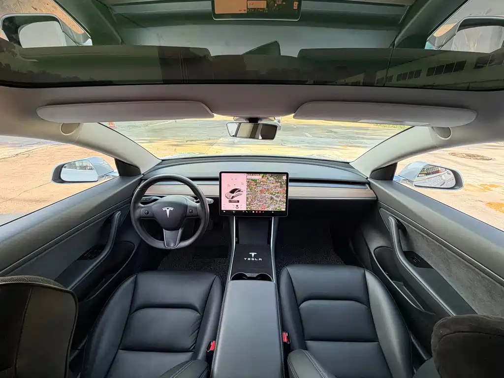 Tesla Model 3 — миниатюра 10