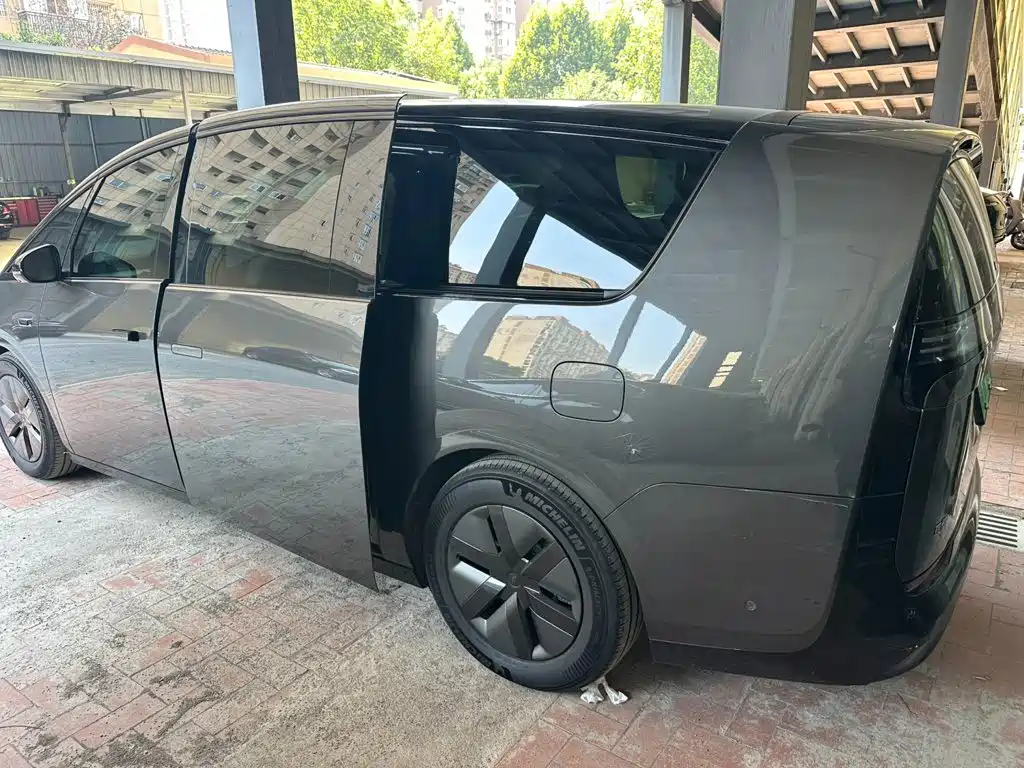 Li Auto Li MEGA — миниатюра 8