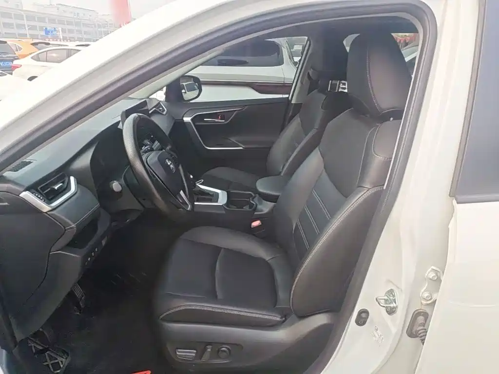 Toyota RAV4 — миниатюра 15