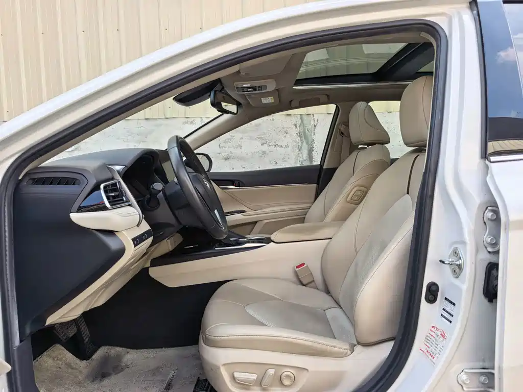 Toyota Camry — миниатюра 6
