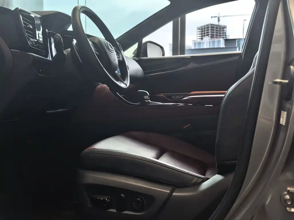 Lexus NX — миниатюра 8
