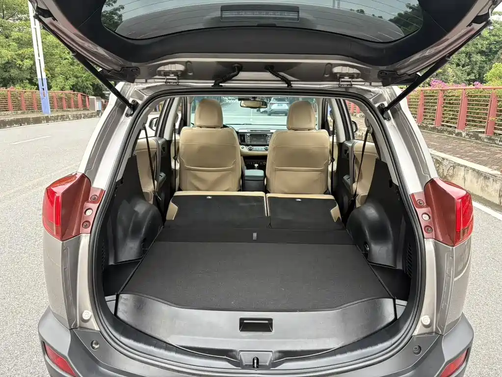 Toyota RAV4 — миниатюра 14