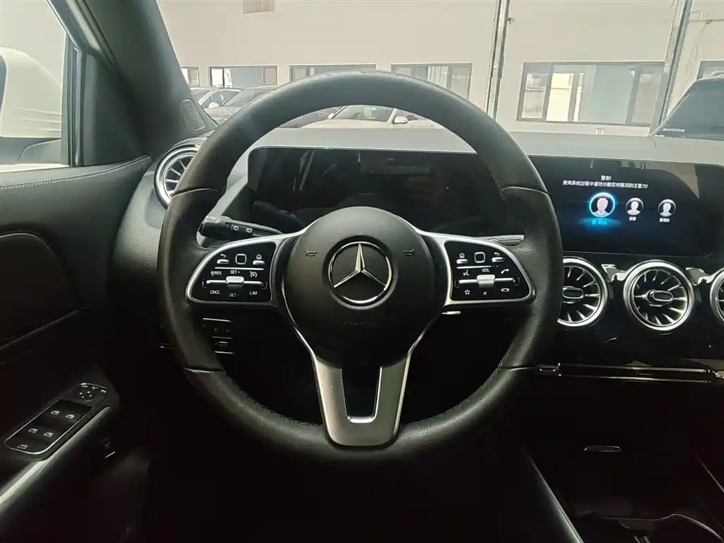 Mercedes-Benz GLA — миниатюра 10