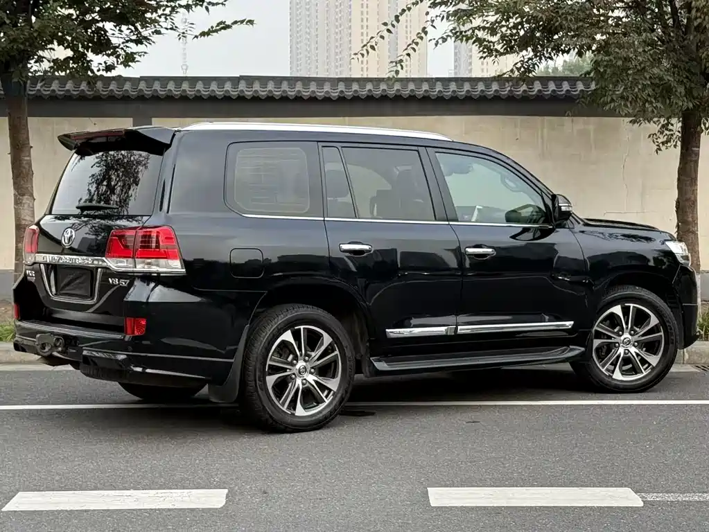 Toyota Land Cruiser — миниатюра 4