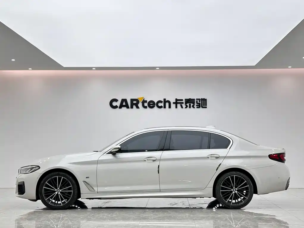 BMW 5 Series — миниатюра 2