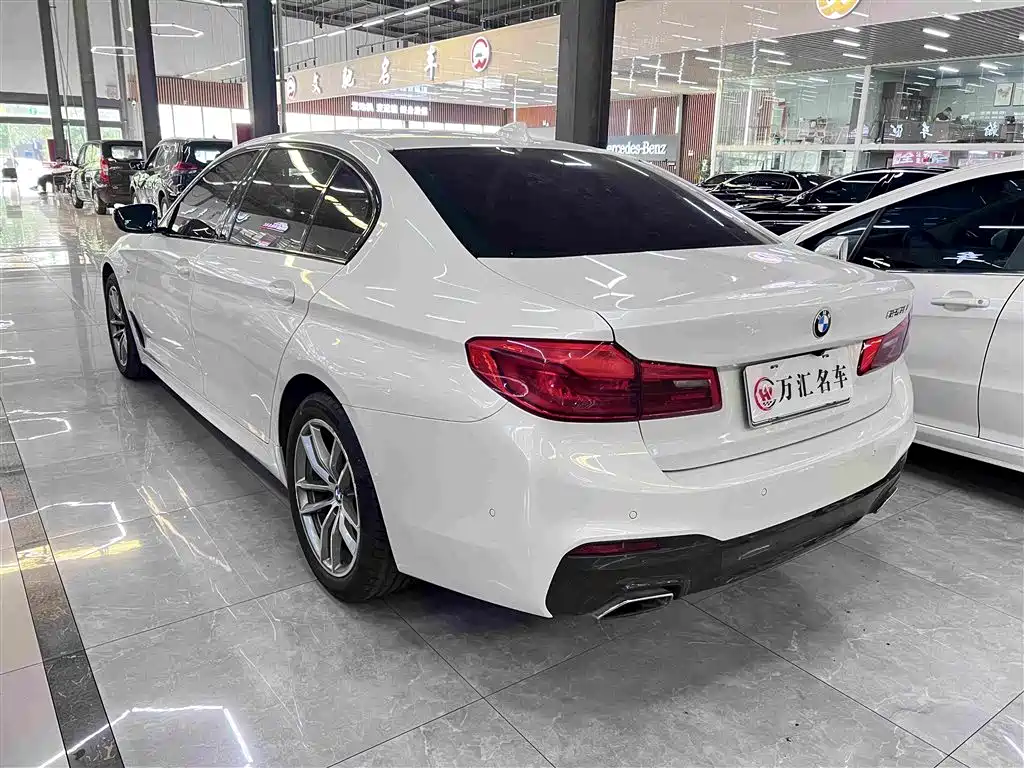 BMW 5 Series — миниатюра 10
