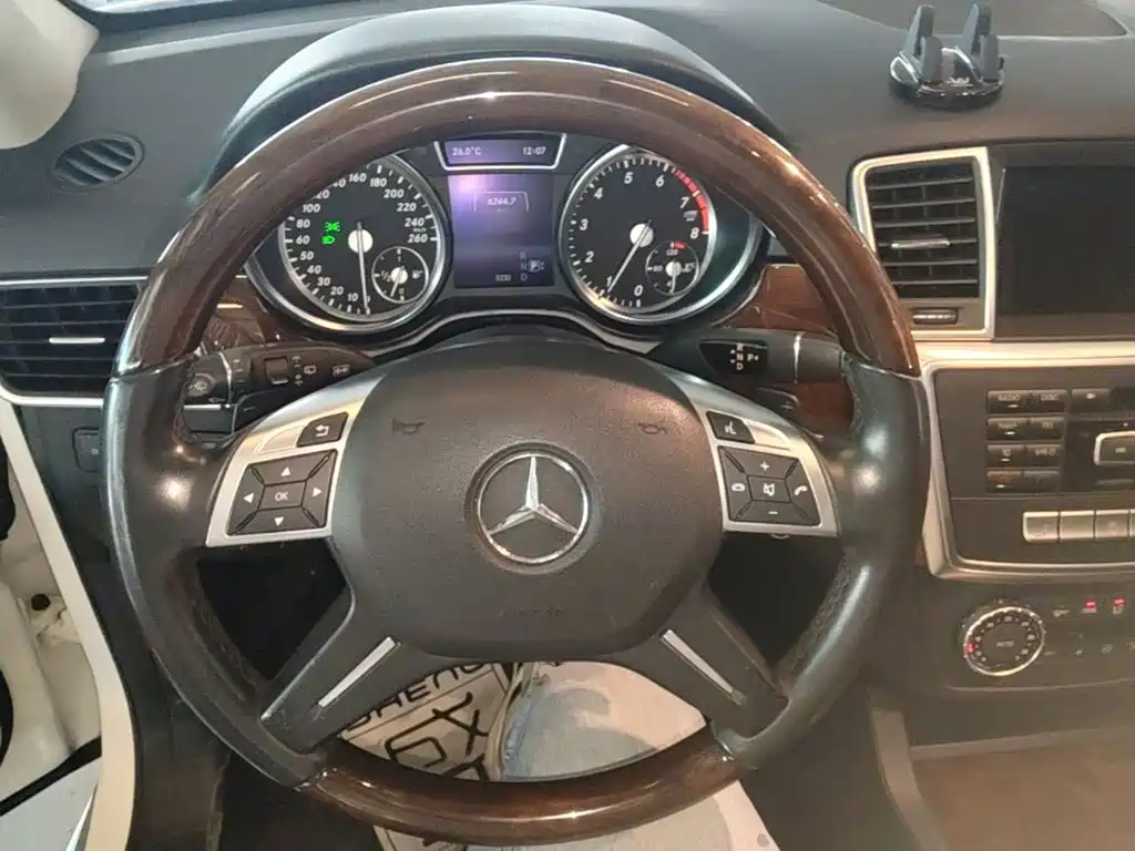Mercedes-Benz M-Class — миниатюра 7