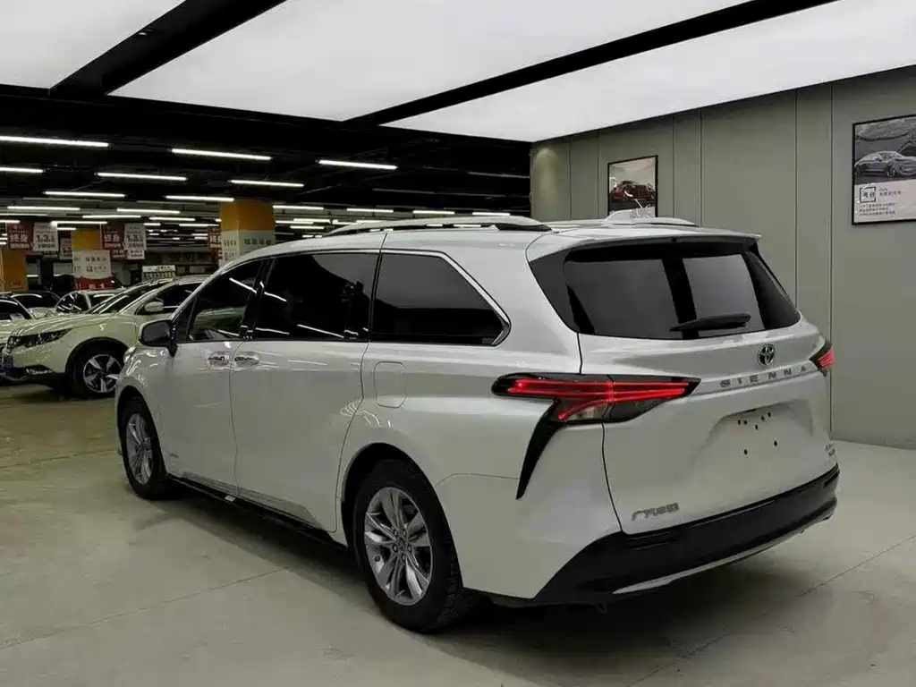 TOYOTA SIENNA