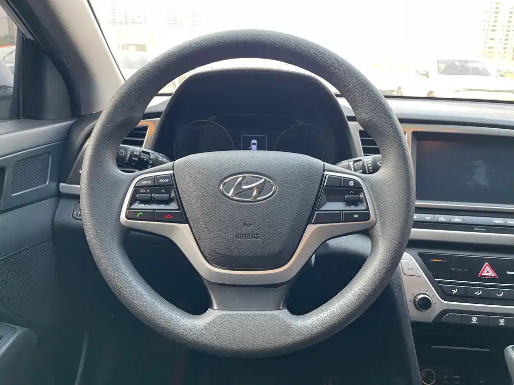 Hyundai Elantra — миниатюра 21