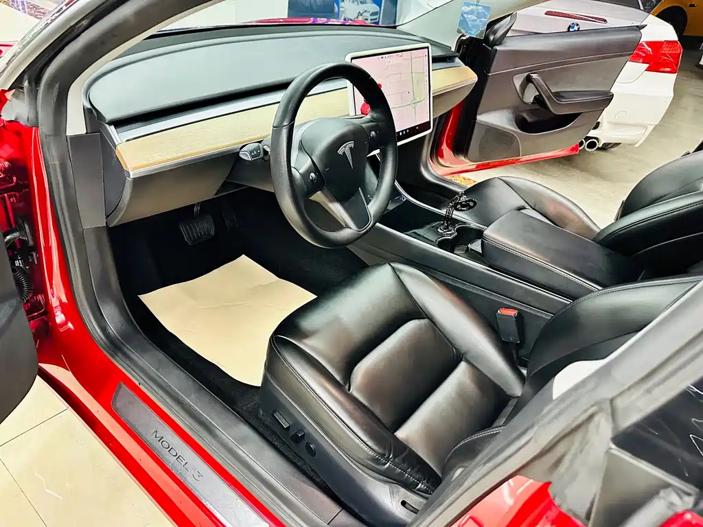 Tesla Model 3 — миниатюра 12