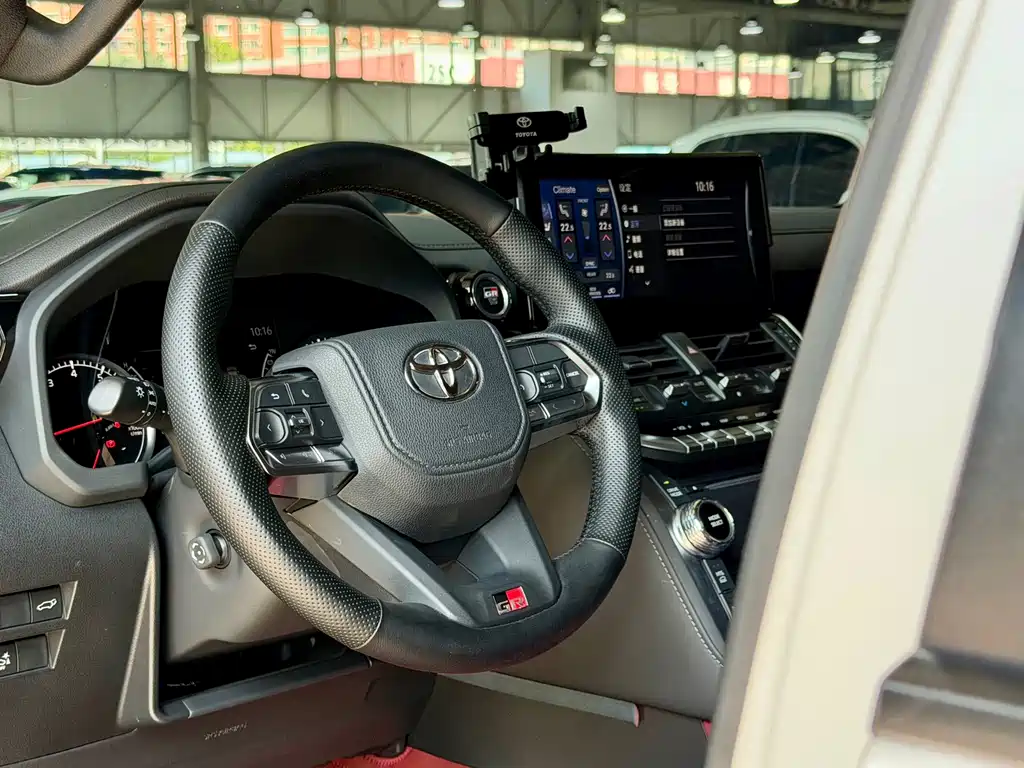 Toyota Land Cruiser — миниатюра 6