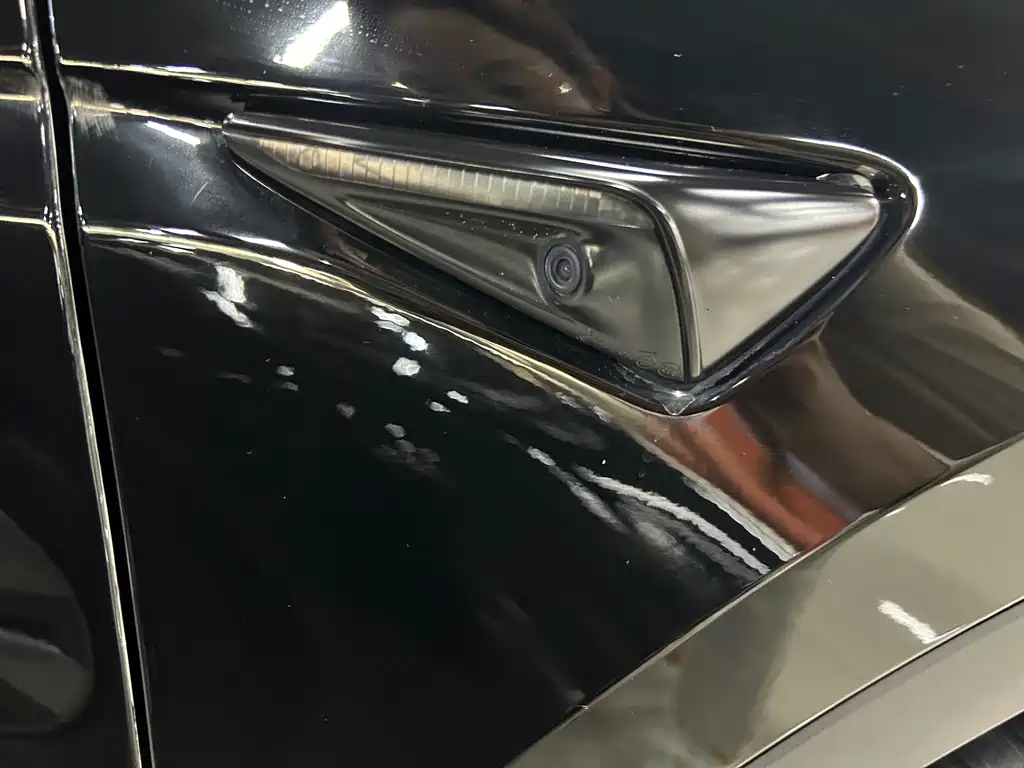 Tesla Model Y — миниатюра 17