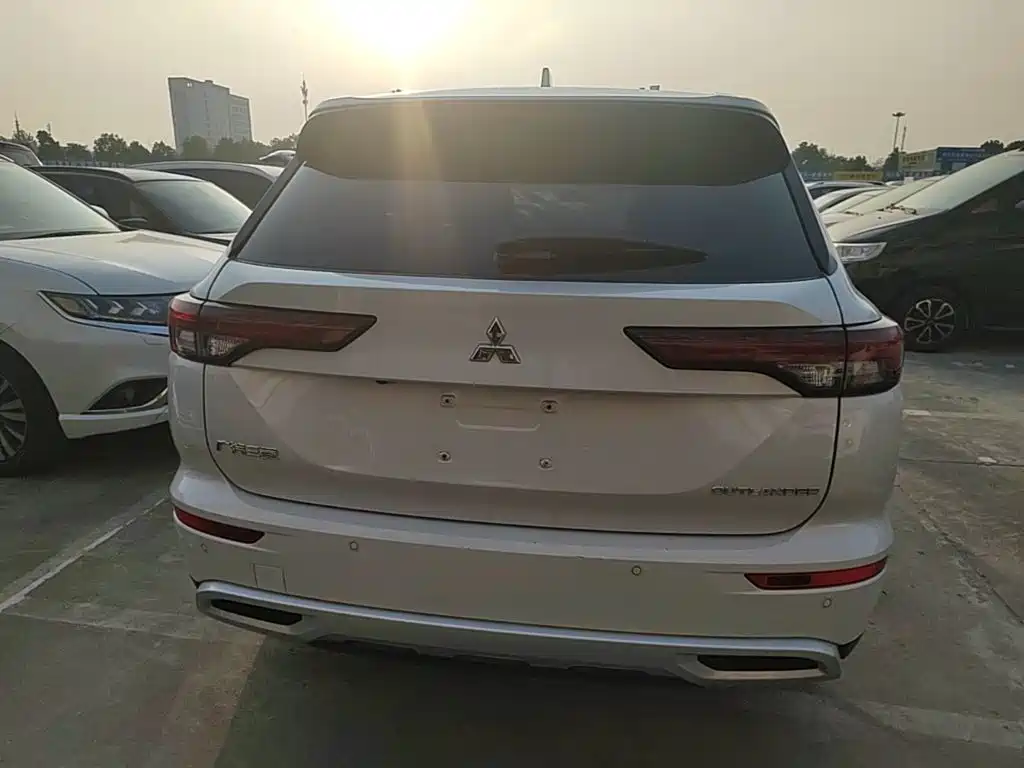 Mitsubishi Outlander — миниатюра 6