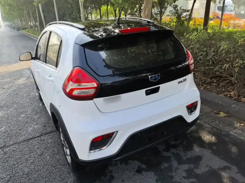 Geely Vision X1 — миниатюра 5