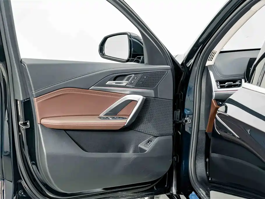 BMW iX1 — миниатюра 14